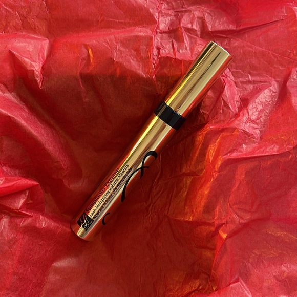 Ester lauder mascara - Picture 1 of 2